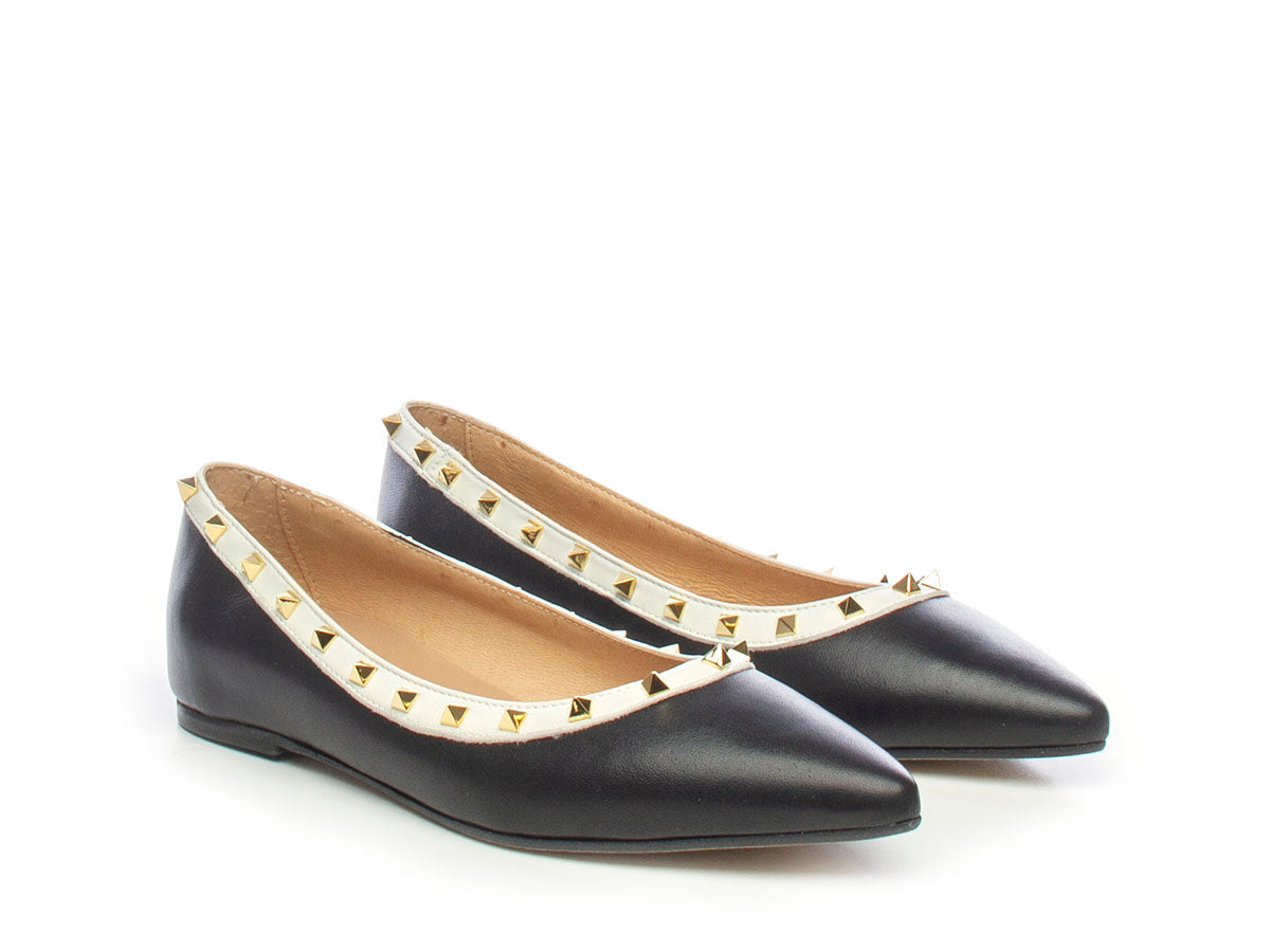 Ballerina con borchie in pelle nero panna
